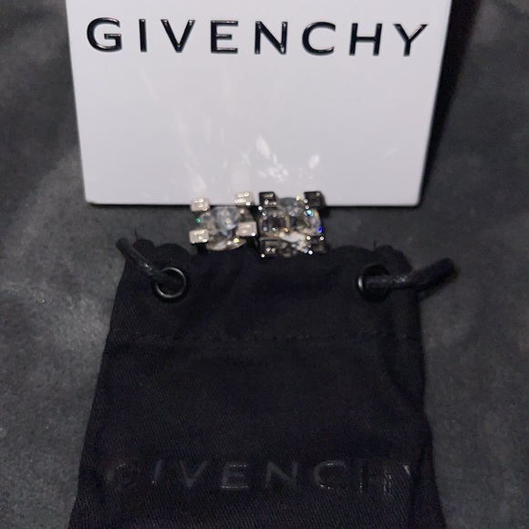 Preloved Givenchy earrings silver gorgeous pair comes with box n dust bag. - Picture 3 of 10